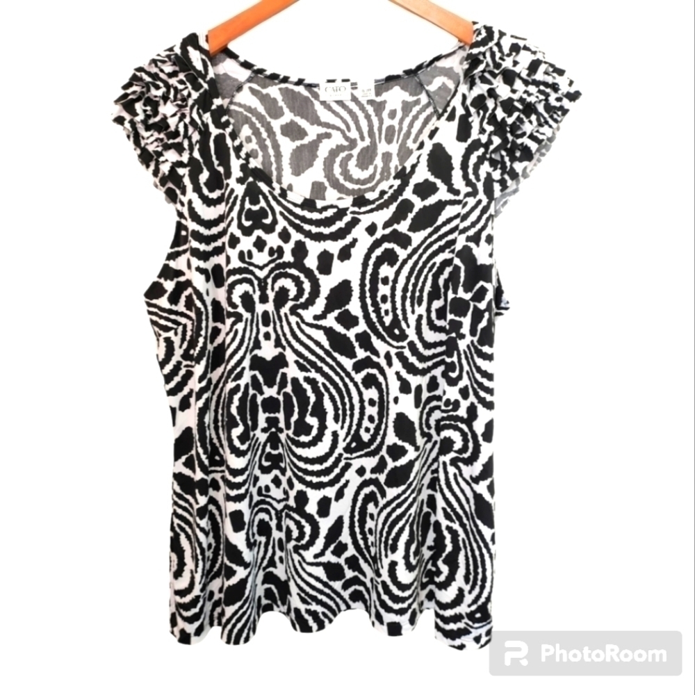 Cato Black & White Floral Ruffled Cap Sleeve Top